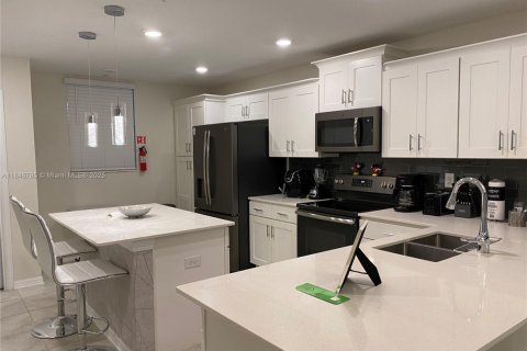 Condo in Kissimmee, Florida, 2 bedrooms  № 1935758 - photo 4