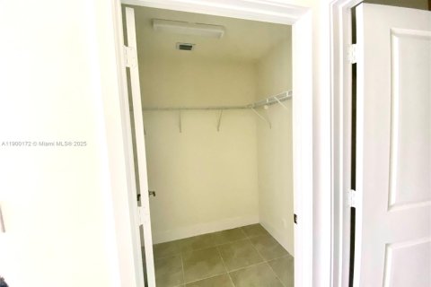 Condo in Doral, Florida, 1 bedroom № 2018335 - photo 11