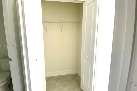 Condo in Doral, Florida, 1 bedroom № 2018335 - photo 12