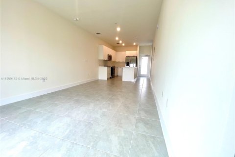 Condo in Doral, Florida, 1 bedroom № 2018335 - photo 7