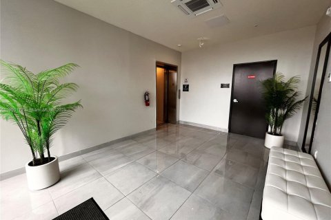 Condo in Doral, Florida, 1 bedroom № 2018335 - photo 21