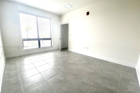 Condo in Doral, Florida, 1 bedroom № 2018335 - photo 9