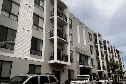 Condo in Doral, Florida, 1 bedroom № 2018335 - photo 23