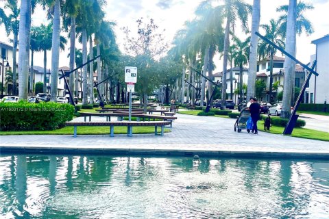 Condo in Doral, Florida, 1 bedroom № 2018335 - photo 15