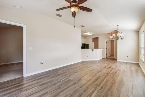 House in New Port Richey, Florida 3 bedrooms, 105.72 sq.m. № 1883914 - photo 26