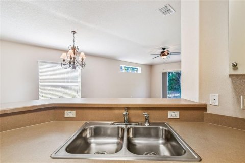 House in New Port Richey, Florida 3 bedrooms, 105.72 sq.m. № 1883914 - photo 17