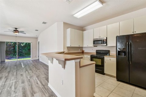 House in New Port Richey, Florida 3 bedrooms, 105.72 sq.m. № 1883914 - photo 14