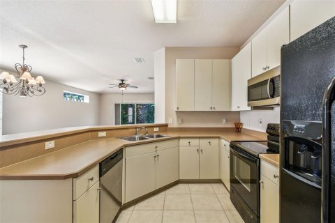 House in New Port Richey, Florida 3 bedrooms, 105.72 sq.m. № 1883914 - photo 15