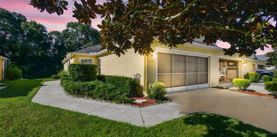 House in New Port Richey, Florida 3 bedrooms, 105.72 sq.m. № 1883914