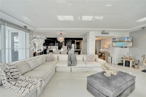 Купить кондоминиум в Холливуд, Флорида 2 спальни, 173.54м2, № 1958354 - фото 5