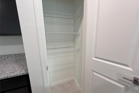 Снять в аренду таунхаус в Дэвенпорт, Флорида 4 комнаты, 157.75м2, № 1559442 - фото 9