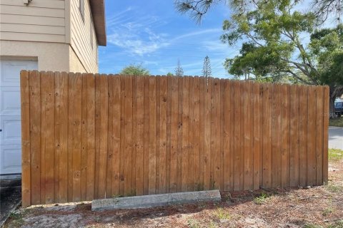 Commercial property in Saint Petersburg, Florida 6 bedrooms, 209.96 sq.m. № 2099709 - photo 10