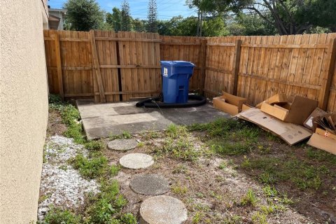 Commercial property in Saint Petersburg, Florida 6 bedrooms, 209.96 sq.m. № 2099709 - photo 8
