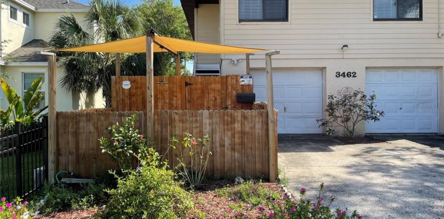Commercial property in Saint Petersburg, Florida 6 bedrooms, 209.96 sq.m. № 2099709