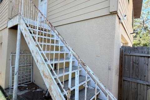 Commercial property in Saint Petersburg, Florida 6 bedrooms, 209.96 sq.m. № 2099709 - photo 12