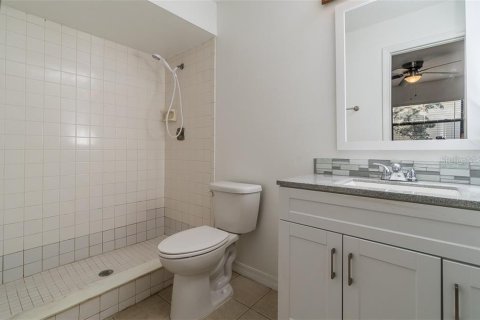 Commercial property in Saint Petersburg, Florida 6 bedrooms, 209.96 sq.m. № 2099709 - photo 25