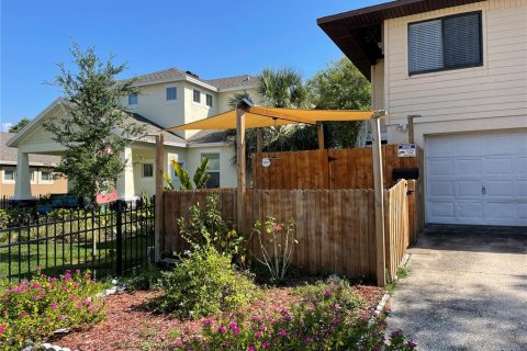 Commercial property in Saint Petersburg, Florida 6 bedrooms, 209.96 sq.m. № 2099709 - photo 5