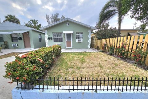 Propiedad comercial en alquiler en Lake Worth, Florida, 1 dormitorio, 58.53 m2 № 1142478 - foto 1