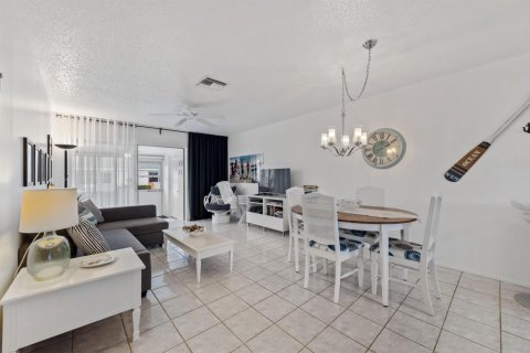 Condo in West Palm Beach, Florida, 1 bedroom  № 2086826