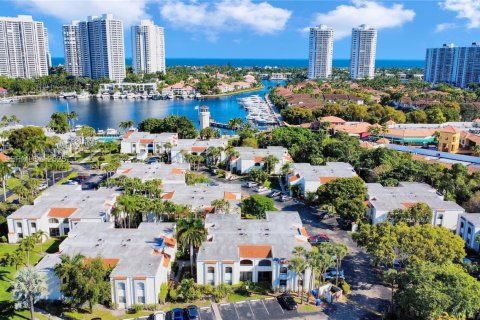 Condo in Aventura, Florida, 3 bedrooms № 2038698 - photo 25