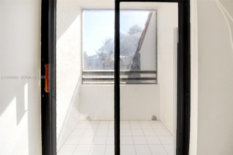 Condo in Aventura, Florida, 3 bedrooms № 2038698 - photo 18
