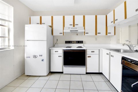 Condo in Aventura, Florida, 3 bedrooms № 2038698 - photo 9