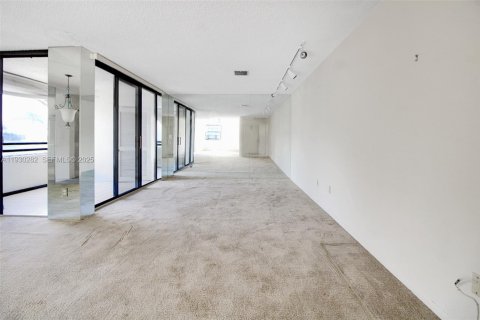 Condo in Aventura, Florida, 3 bedrooms № 2038698 - photo 3