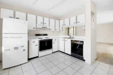 Condo in Aventura, Florida, 3 bedrooms № 2038698 - photo 10