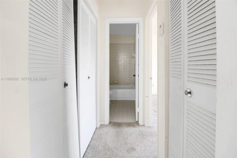 Condo in Aventura, Florida, 3 bedrooms № 2038698 - photo 11