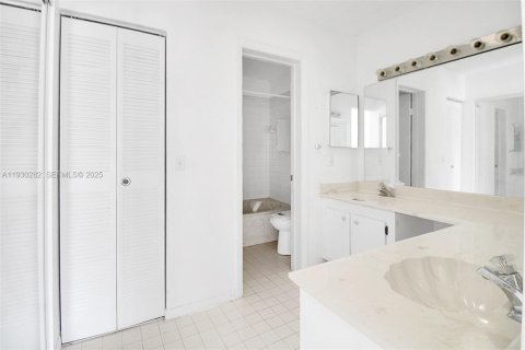 Condo in Aventura, Florida, 3 bedrooms № 2038698 - photo 19
