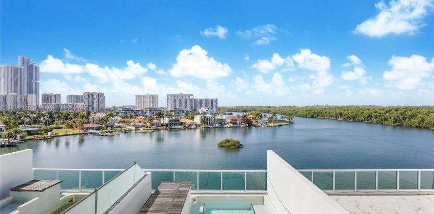 Квартира в Санни-Айлс-Бич, Флорида 3 спальни, 158.4м2 № 1964999