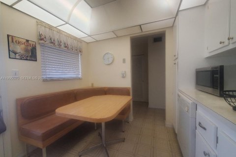 Снять в аренду кондоминиум в Халландейл-Бич, Флорида 2 спальни, 101.45м2, № 2062610 - фото 6