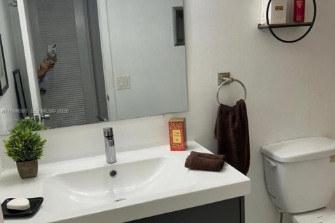 Condominio en alquiler en Hallandale Beach, Florida, 1 dormitorio, 57.6 m2 № 2058641 - foto 13