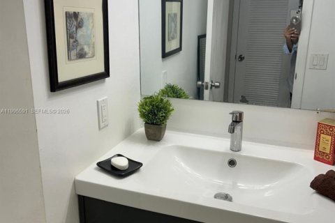 Condominio en alquiler en Hallandale Beach, Florida, 1 dormitorio, 57.6 m2 № 2058641 - foto 7