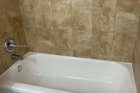 Condominio en alquiler en Hallandale Beach, Florida, 1 dormitorio, 57.6 m2 № 2058641 - foto 14