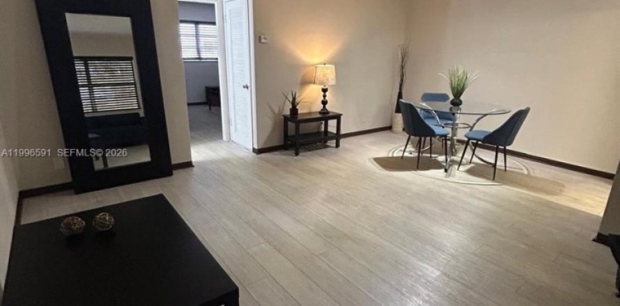 Condominio en Hallandale Beach, Florida, 1 dormitorio  № 2058641