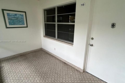 Condominio en alquiler en Hallandale Beach, Florida, 1 dormitorio, 57.6 m2 № 2058641 - foto 2