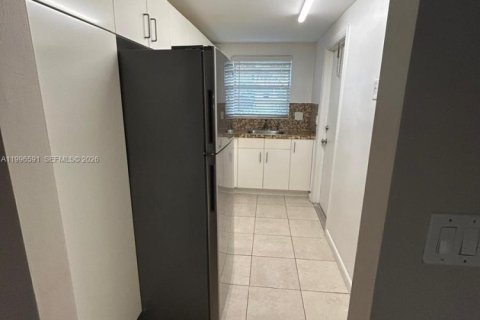 Condominio en alquiler en Hallandale Beach, Florida, 1 dormitorio, 57.6 m2 № 2058641 - foto 11
