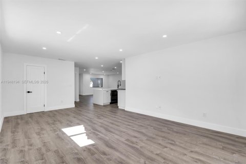 Купить виллу или дом в Майами, Флорида 4 спальни, 212.65м2, № 2005473 - фото 9