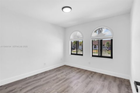 Купить виллу или дом в Майами, Флорида 4 спальни, 212.65м2, № 2005473 - фото 13