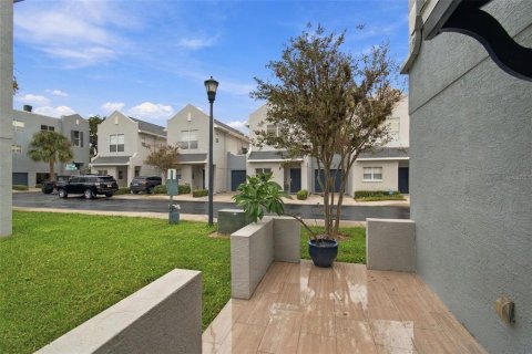 Townhouse in Tampa, Florida 2 bedrooms, 117.15 sq.m. № 2413631 - photo 26