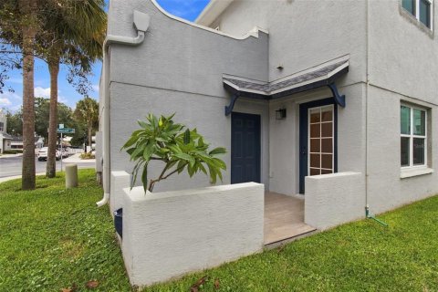 Townhouse in Tampa, Florida 2 bedrooms, 117.15 sq.m. № 2413631 - photo 28