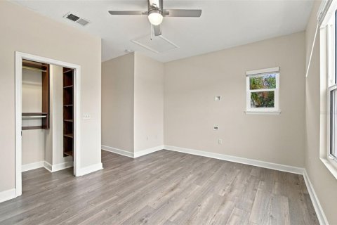 Townhouse in Tampa, Florida 2 bedrooms, 117.15 sq.m. № 2413631 - photo 18