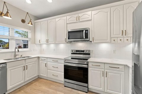 Townhouse in Tampa, Florida 2 bedrooms, 117.15 sq.m. № 2413631 - photo 3