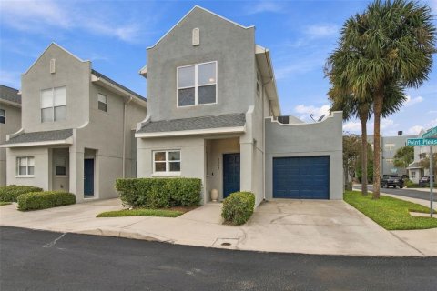 Adosado en Tampa, Florida 2 dormitorios, 117.15 m2 № 2413631