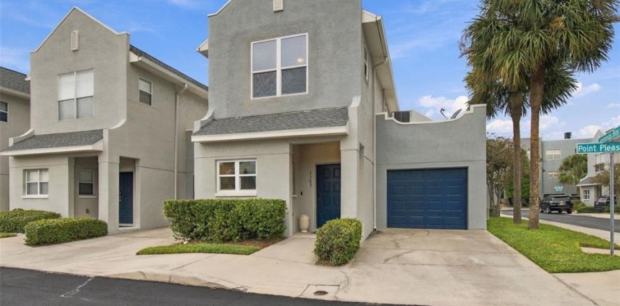 Townhouse in Tampa, Florida 2 bedrooms, 117.15 sq.m. № 2413631