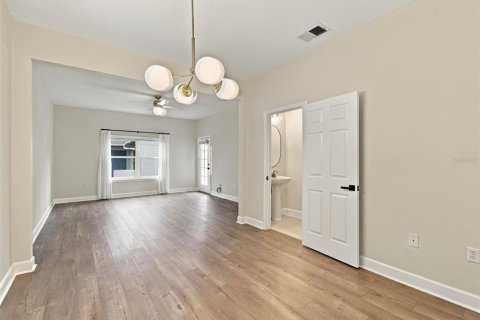 Townhouse in Tampa, Florida 2 bedrooms, 117.15 sq.m. № 2413631 - photo 25