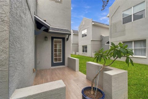 Townhouse in Tampa, Florida 2 bedrooms, 117.15 sq.m. № 2413631 - photo 27