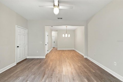 Townhouse in Tampa, Florida 2 bedrooms, 117.15 sq.m. № 2413631 - photo 9