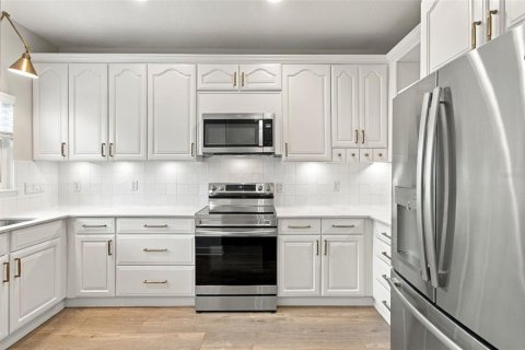 Townhouse in Tampa, Florida 2 bedrooms, 117.15 sq.m. № 2413631 - photo 4
